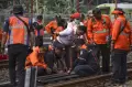 Antisipasi Gangguan di Musim Hujan, Petugas KAI Daop 4 Semarang Cek Jalur KA