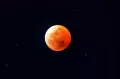 Penampakan Gerhana Bulan Total di Langit Keerom Papua