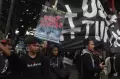 Gelar Unjuk Rasa, Aremania Blokir Jalan Selama Dua Jam