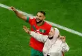 Lolos ke Semifinal, Begini Momen Pemain Maroko Peluk Ibunya Usai Pertandingan