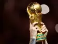 Momen Epik Lionel Messi dkk Angkat Trofi Piala Dunia untuk Pertama Kalinya