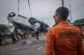 Evakuasi Mobil Jatuh ke Laut di Pelabuhan Merak