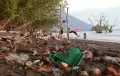 Pantai Kastela Dipenuhi Sampah Plastik