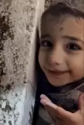 Terjepit Puing Gedung, Bocah Turki Ini Tersenyum Saat Diselamatkan Tim SAR