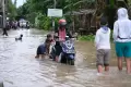 Banjir Genangi Kawasan Jalan Nipa-nipa Makassar