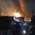 Depo Pertamina Plumpang Kebakaran Hebat, Warga Kocar-Kacir Menyelamatkan Diri