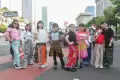 Pawai Peringatan Hari Sarung Nasional di CFD Jakarta