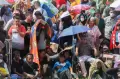 Demi Diobati Ida Dayak, Ribuan Warga Rela Antre Lama dan Berpanas-panasan di Kostrad Cilodong