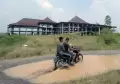 Insfrastruktur Jalan Menuju Kota Baru Lampung Rusak Parah