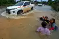 Ruas Jalan di Kota Baru Jambi Terendam Banjir