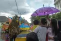 Antusiasme Warga Menonton Karnaval Budaya HUT Palembang Meski Turun Hujan