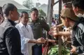 Riuh Warga Parung Sambut Presiden Jokowi Bagikan BLT dan Paket Sembako