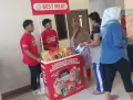Warga Rusun Pengadegan Serbu Operasi Pasar Daging Ayam Ras