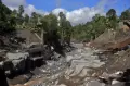 Penampakan Jembatan Penghubung Malang-Lumajang Putus Diterjang Lahar Hujan Gunung Semeru