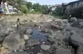 Dilanda Kemarau, Debit Air Sungai Ciliwung di Bogor Menyusut Drastis