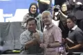 Kompak Pakai Kemeja Kotak-kotak, Prabowo dan Ganjar Salam Komando