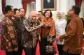 Momen Hangat Para Menteri Jokowi Sebelum Sidang Kabinet Paripurna di Istana Negara