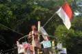 Aksi Prajurit Banteng Raiders Lomba Panjat Pinang Sambut HUT ke-78 Kemerdekaan RI