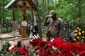 Pendukung Mendiang Bos Wagner Yevgeny Prigozhin Terus Berdatangan ke Makam