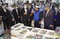 Tepis Isu Limbah Reaktor Fukushima, PM Jepang Makan Gurita di Pasar Ikan Tokyo
