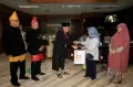 Kenakan Pakaian Adat, Jajaran Direksi KB Bukopin Syariah Layani Nasabah