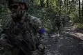 Senyap, Sniper Ukraina Ambil Posisi Tempur di Hutan Bakhmut