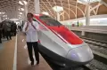 Kereta Cepat Jakarta-Bandung Tembus 351 Km/Jam, Presiden Jokowi Selebrasi Bareng Menhub