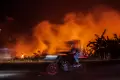 Potret Kebakaran Lahan di Samping Jalan Tol Palembang-Indralaya