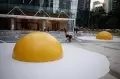 Tiga Telur Ceplok Raksasa Hiasi Alun-alun Kota Sao Paulo Brasil