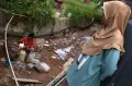 Demi Air Bersih, Warga Terpaksa Mengais Air Sungai di Konawe
