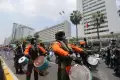 Atraksi Memukau Taruna Akmil pada Defile HUT ke-78 TNI di Bundaran HI