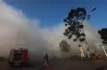 Kebakaran Lahan di Kawasan Puri Sukolilo Selatan Surabaya,
