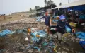 Sampah Plastik Berserakan di TPI Padang