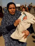 Melarikan Diri dari Militer Israel , Nenek Ini Gendong Cucunya yang Berumur 1 Hari Menuju Gaza Selatan