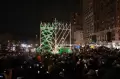 Menorah 30 Meter Menjulang di New York saat Perang Israel-Hamas Berkecamuk
