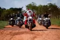 Seru, Sinterklas Sunmori Naik Harley di Brasil Bagi-bagi Hadiah