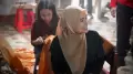 Intip Momen Siti Atikoh Membatik di Semarang