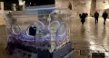 Seniman Palestina Tampilkan Instalasi Bayi Yesus di dalam Inkubator Saat Malam Natal