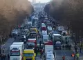 Tolak Pemotongan Subsidi Pajak Kendaraan, Ratusan Petani Tutup Jalanan di Berlin dengan Traktor