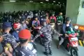 Ratusan Pemudik Kapal Perang KRI Banda Aceh Tiba di Pelabuhan Tanjung Emas Semarang