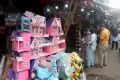 Penjualan Mainan di Pasar Gembrong Meningkat Tiga Kali Lipat