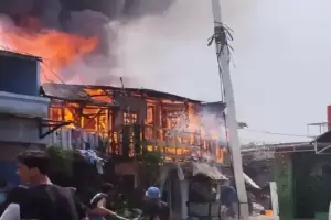 Kipas Angin Korsleting, 14 Rumah di Cengkareng Hangus Terbakar