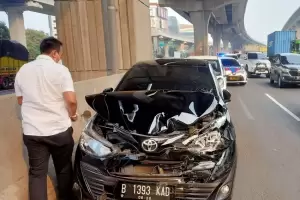 Tabrakan Beruntun di Tol Jakarta-Cikampek, 3 Mobil Ringsek