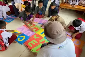 Bangun Generasi Cerdas, MNC Peduli Bagikan Peralatan Rumah Baca Anak di Bogor
