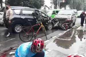 Kecelakaan Beruntun Libatkan 5 Kendaraan di Bogor, 2 Orang Luka-luka