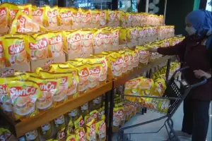 Minyak Goreng Satu Harga Rp14.000/Liter Hanya Ada di Ritel Modern, Pasar Tradisional Nyusul