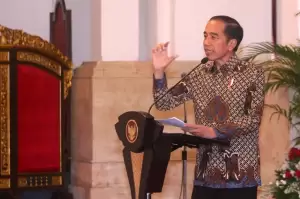 Jokowi ke OJK: Awasi Jasa Keuangan Lebih Ketat Lagi