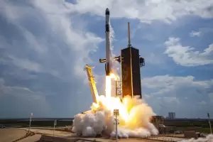 SpaceX Luncurkan 49 Satelit Internet Starlink ke Angkasa