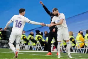 Karim Benzema Hat-trick  Apes: Gagal Penalti, Cedera, Rumah Kemalingan!