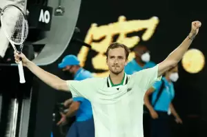 Hasil Australia Open 2022: Daniil Medvedev ke Semifinal, Tantang Tsitsipas
